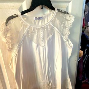 1921 Boutique White Lace top Large